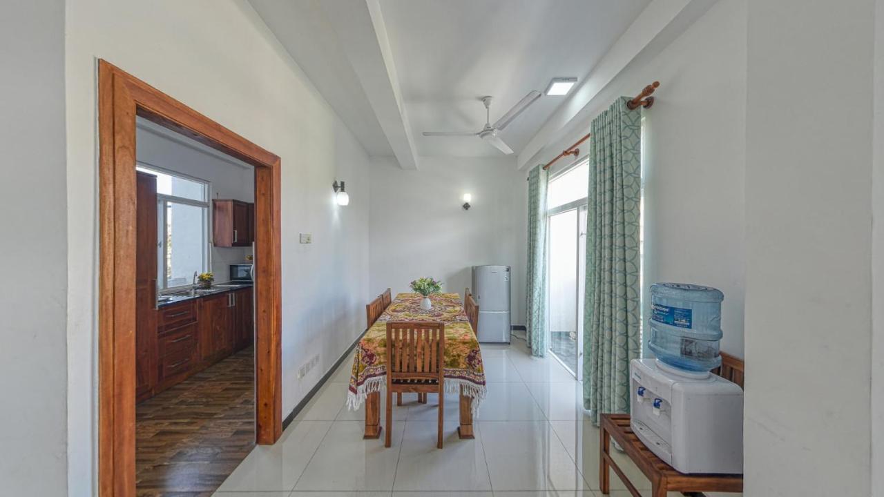 Ocean Breeze Apartment Коломбо Екстериор снимка