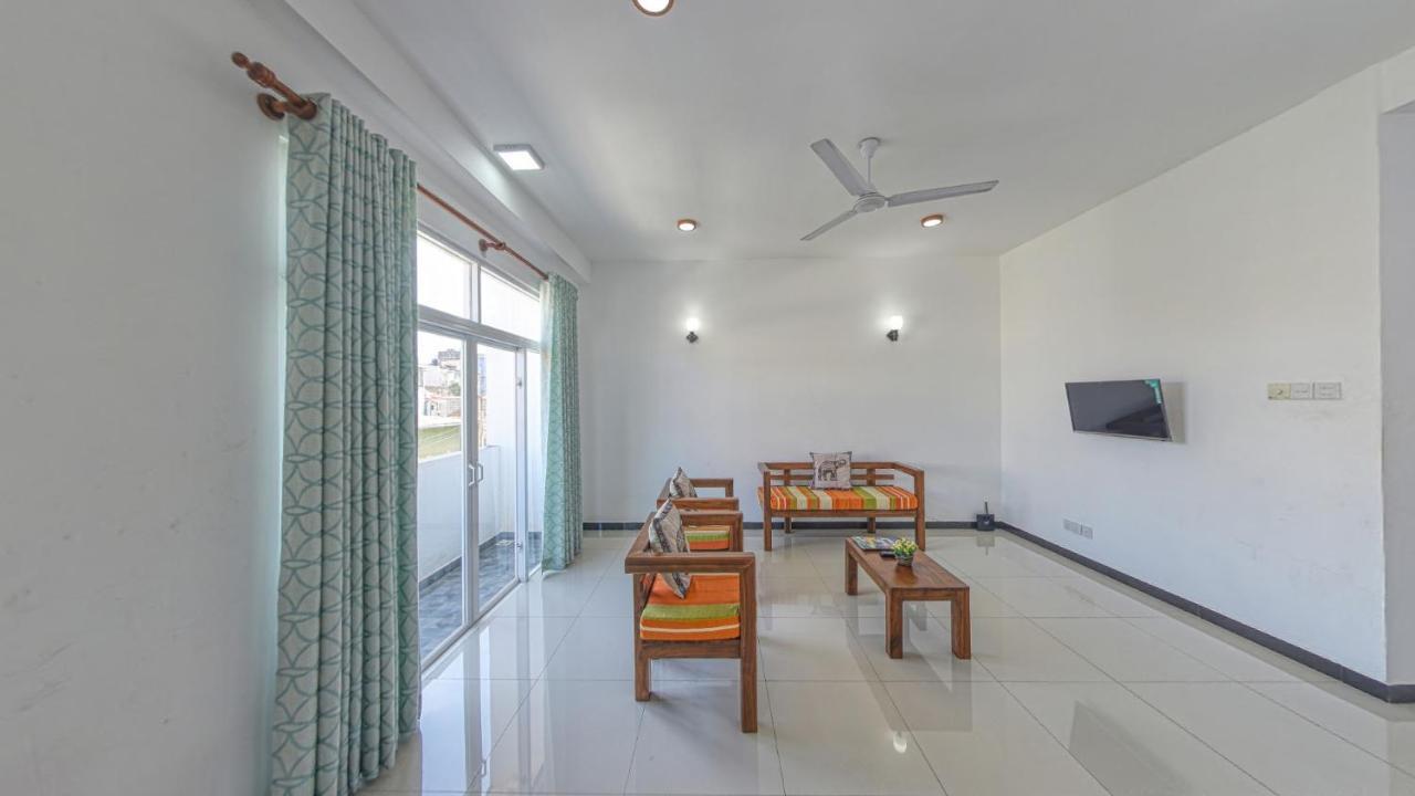 Ocean Breeze Apartment Коломбо Екстериор снимка