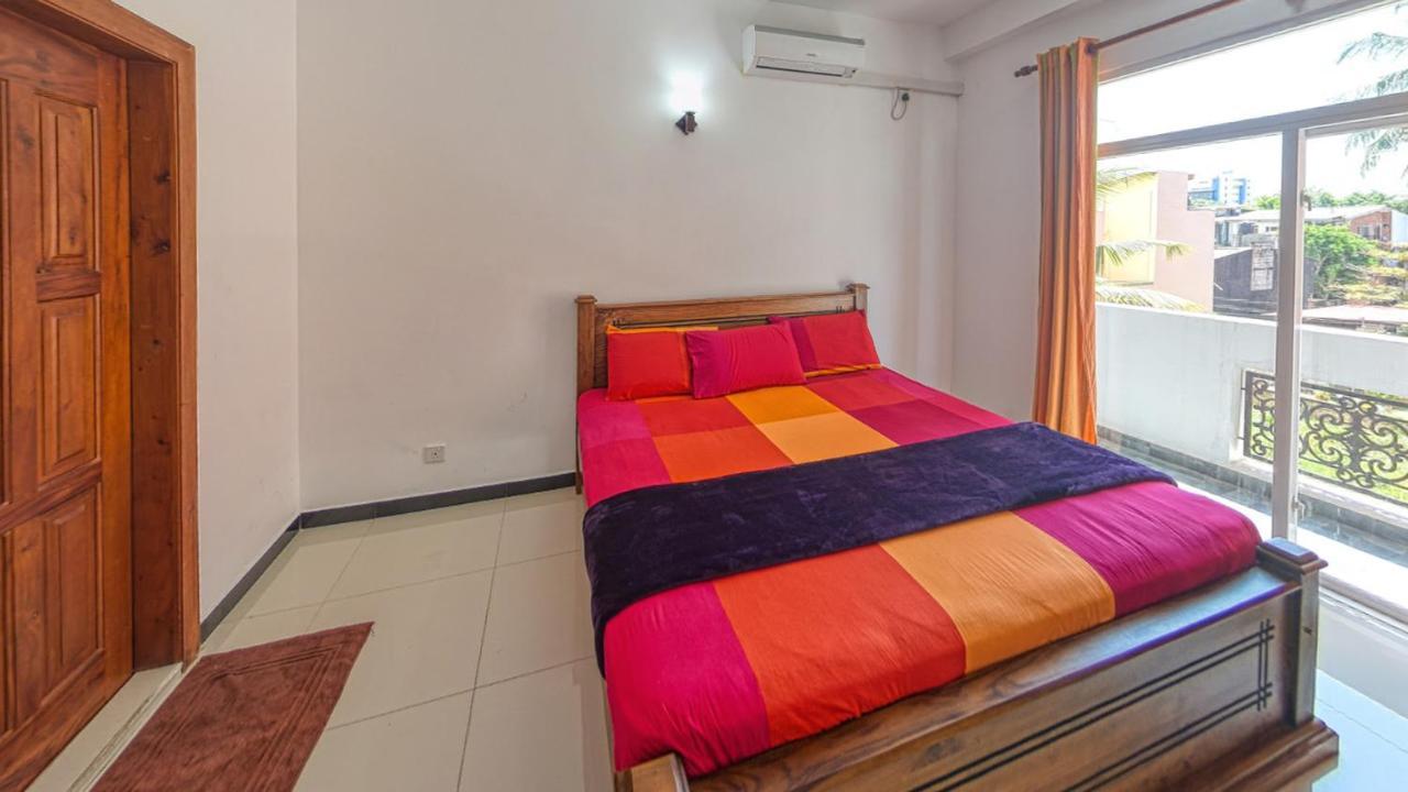 Ocean Breeze Apartment Коломбо Екстериор снимка