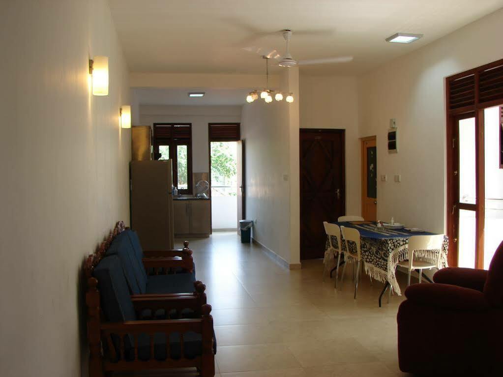 Ocean Breeze Apartment Коломбо Екстериор снимка